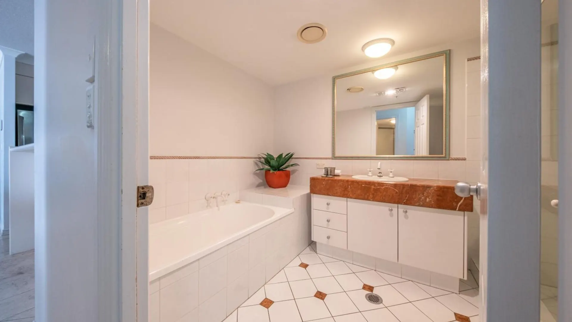 Apartment Moroccan Resort Surfers Paradise Gold Coast
